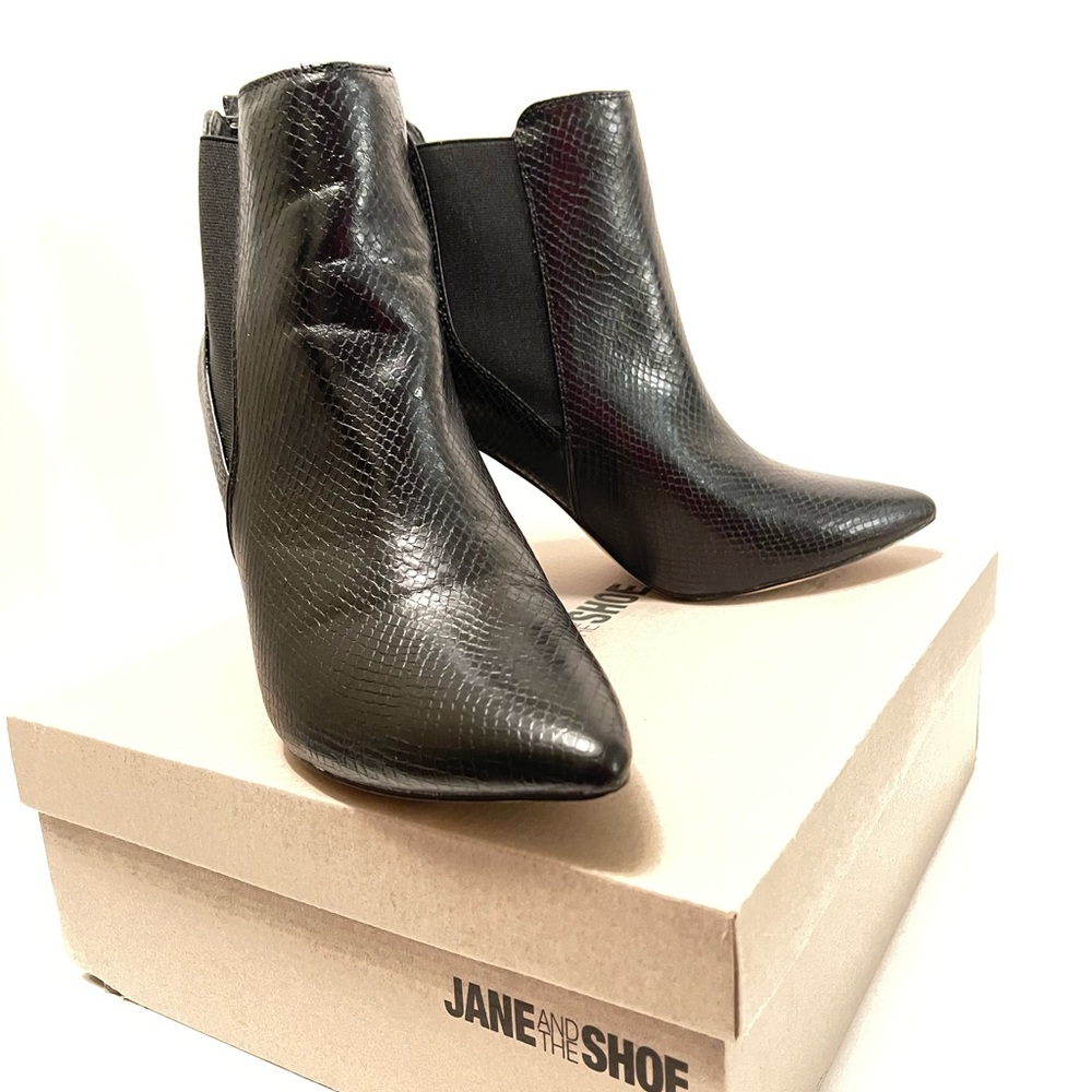 Boots - Picture 3 of 3